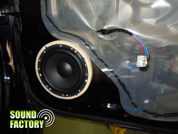 Установка: Фронтальная акустика в Mitsubishi Lancer X